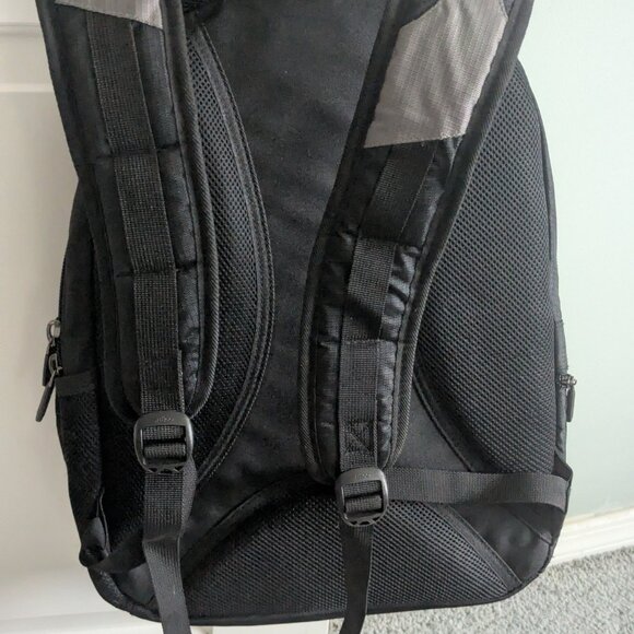 Kenneth Cole REACTION Laptop Backpack - Preowned - Picture 4 of 9